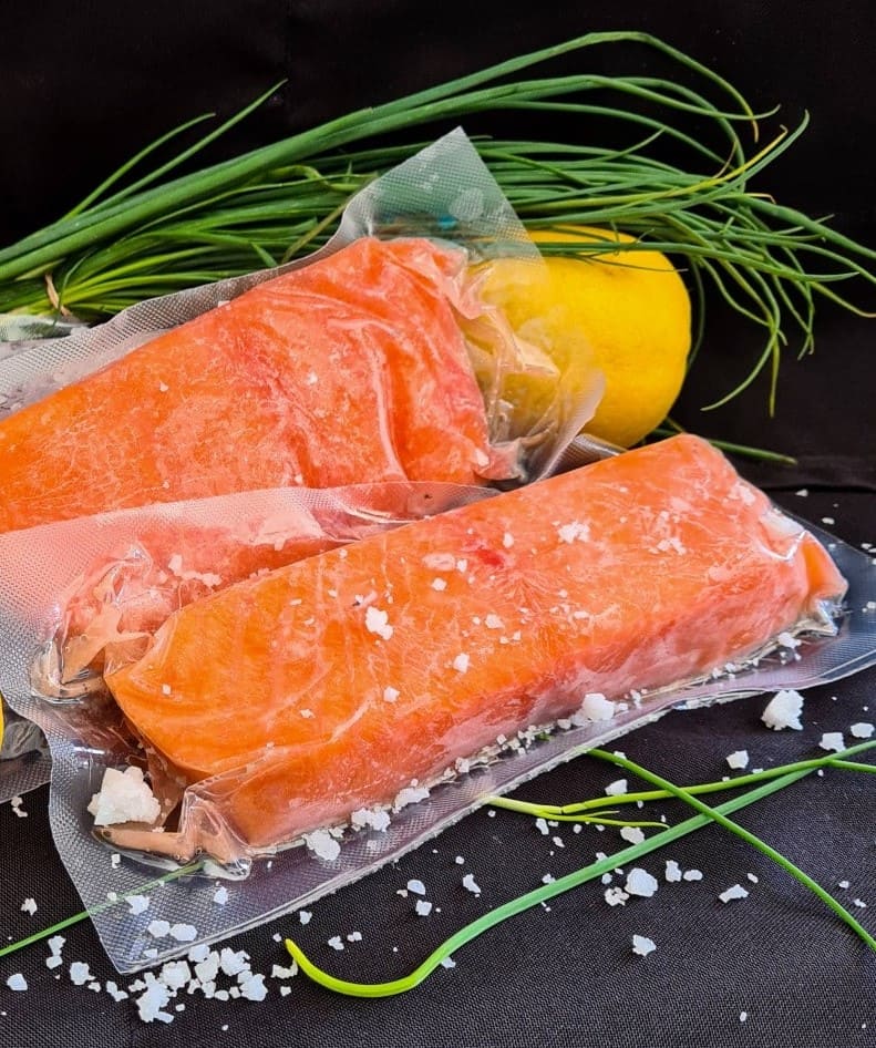 Salmón porciones con piel  a granel - Caja 5 Kg